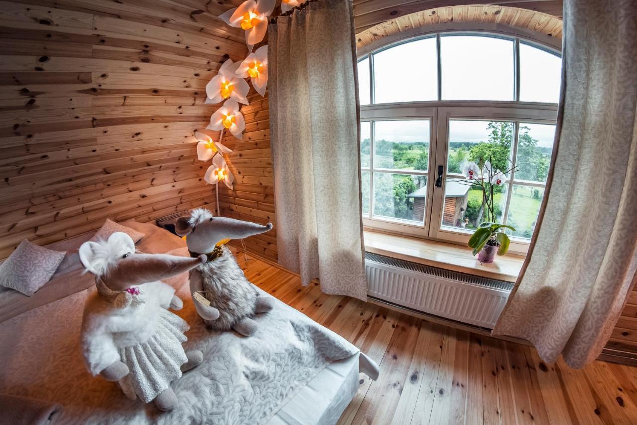 Handmade Latgola - Vairak Ka Vienkarsi "Naktsmitne" Līvāni Kültér fotó